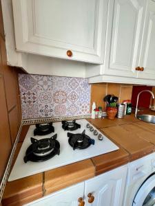 Kuchnia lub aneks kuchenny w obiekcie Apartamento en el casco histórico, a 5 min playa.