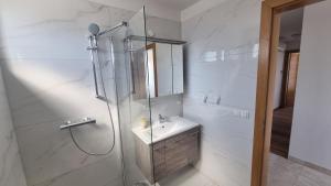 Et badeværelse på Villa Mara + 36 billeder