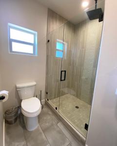 Bagno di Timber & Tin C 2Bed 2Bath w Pool & Rooftop Deck