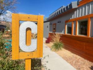 Foto dalla galleria di Timber & Tin C 2Bed 2Bath w Pool & Rooftop Deck a Kanab