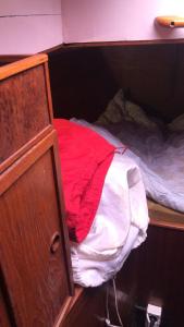 Tempat tidur dalam kamar di Yacht - no shower