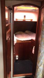 Krevet ili kreveti na kat u jedinici u objektu Yacht - no shower