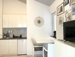 Kuchyň nebo kuchyňský kout v ubytování Gold Apartment On The Beach + 9 fotografií