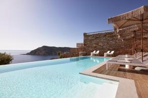 Бассейн в Eutopia Suites Sifnos или поблизости