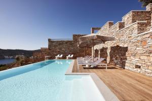 Бассейн в Eutopia Suites Sifnos или поблизости