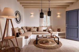 Гостиная зона в Eutopia Suites Sifnos