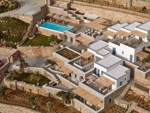 Бассейн в Eutopia Suites Sifnos или поблизости