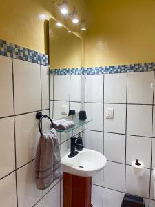 Apartments at Los Delfines Little Corn的一间浴室