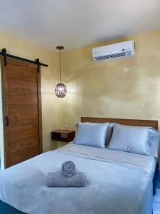 Ένα ή περισσότερα κρεβάτια σε δωμάτιο στο Apartments at Los Delfines