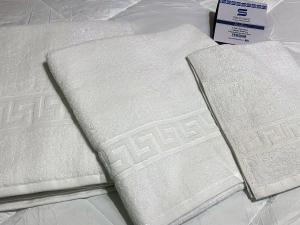 two white towels sitting on top of a bed at Appartamento Anna - Comfort e Stile in Centro Storico in Imola