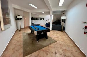 a room with a pool table in the middle of it at Ilha Flats in Luanda Beach in Luanda