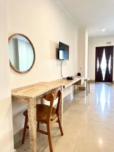 TV a/nebo společenská místnost v ubytování Radha Bali Hotel