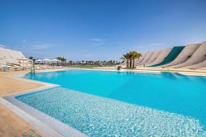 Bazén v ubytování Occidental Mar Menor nebo v jeho okolí