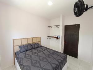 Postel nebo postele na pokoji v ubytování Quarto Privado Confortável em Pontal do Sul