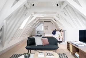TV a/nebo společenská místnost v ubytování Kimpton De Witt Amsterdam by IHG