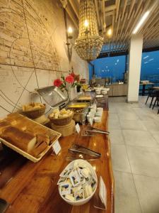 a buffet line in a restaurant with plates of food at Apartamento Doke Suites in Antofagasta