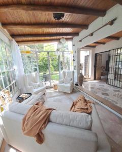 a large living room with a couch and chairs at CASA ADAGIO in Ciudad Lujan de Cuyo