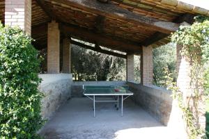 Stolní tenis v ubytování Monte Del Lago nebo okolí