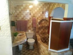 a lego bathroom with a toilet and a sink at Casa antigua llena de vida, alberca en Cuernavaca in Cuernavaca +19 photos