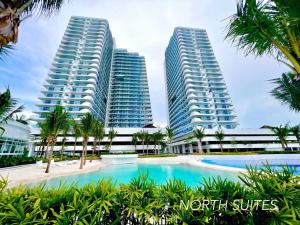 Πισίνα στο ή κοντά στο Azure North San Fernando Pampanga Serene Suite