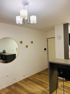 Køkken eller tekøkken på Departamento confortable centro Wi Fi - cochera opcional