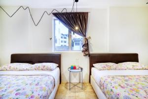 Postel nebo postele na pokoji v ubytování Snooze Hotel