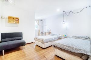 Postel nebo postele na pokoji v ubytování Snooze Hotel