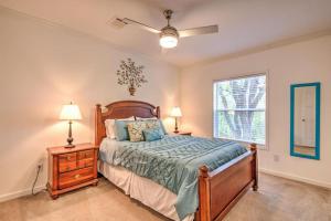a bedroom with a bed and two lamps and a window at Arete Stay in Austin