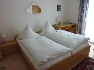Postel nebo postele na pokoji v ubytování Hotel Oranien + 16 fotografií