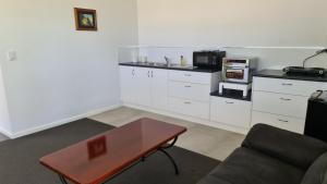 O bucătărie sau chicinetă la Tonny Cottage