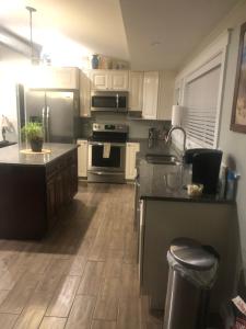 Η κουζίνα ή μικρή κουζίνα στο Hidden Treasures - RV friendly