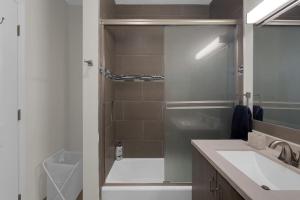 a bathroom with a shower and a sink at Luxury Three-Bedroom Condo in Los Angeles