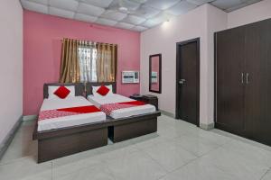 Ένα ή περισσότερα κρεβάτια σε δωμάτιο στο OYO Flagship Sanskar Garden