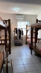 Postel nebo postele na pokoji v ubytování Pequi hostel