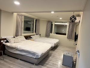 En eller flere senger på et rom på 夏屋親子休閒旅館
