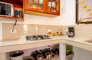 A kitchen or kitchenette at Casa en Playa Tambor - A 5 minutos de la playa