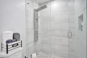 Ένα μπάνιο στο The Back Wave Luxury Home +30 φωτογραφίες