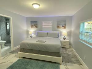 a bedroom with a large bed and a bathroom at Mazor Luxury Three Bedrooms Vacation Home in Fort Lauderdale