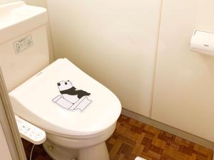 北見市にあるHotel Royal Kitami - Vacation STAY 06513vのバスルーム(犬用ステッカー付きのトイレ付) +20枚の写真
