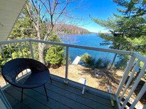 Gallery image of Stunning Water Front Cocooning et Spa 380 in Chertsey