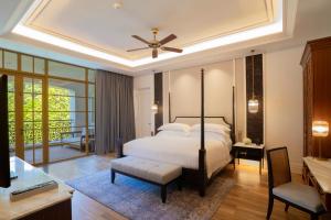 Ein Bett oder Betten in einem Zimmer der Unterkunft The Danna Langkawi - A Member of Small Luxury Hotels of the World