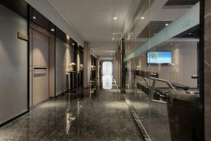 Televiisor ja/või meelelahutuskeskus majutusasutuses 汉永瑞酒店深圳宝安机场店