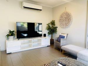 TV/trung tâm giải trí tại D119 Silver Birch Family Stay