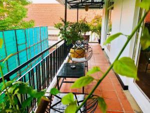 Ein Balkon oder eine Terrasse in der Unterkunft Prantara Heritage Suites