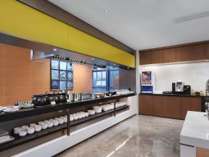 Köök või kööginurk majutusasutuses Hampton by Hilton Shenzhen Longhua Qinghu