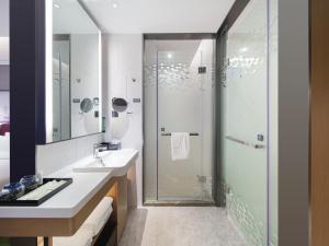 Vannituba majutusasutuses Hampton by Hilton Shenzhen Longhua Qinghu