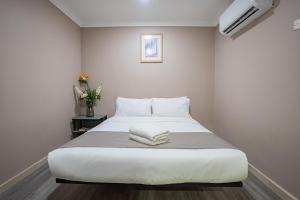Postel nebo postele na pokoji v ubytování HOTEL 28 RAPID