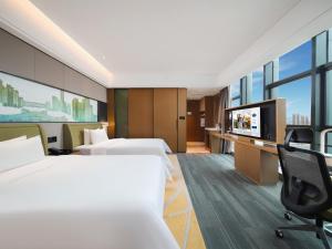 Televiisor ja/või meelelahutuskeskus majutusasutuses Hampton by Hilton Shenzhen Longhua Qinghu
