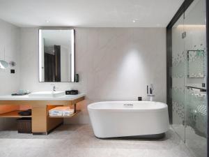 Vannituba majutusasutuses Hampton by Hilton Shenzhen Longhua Qinghu