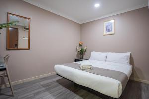 Postel nebo postele na pokoji v ubytování HOTEL 28 RAPID